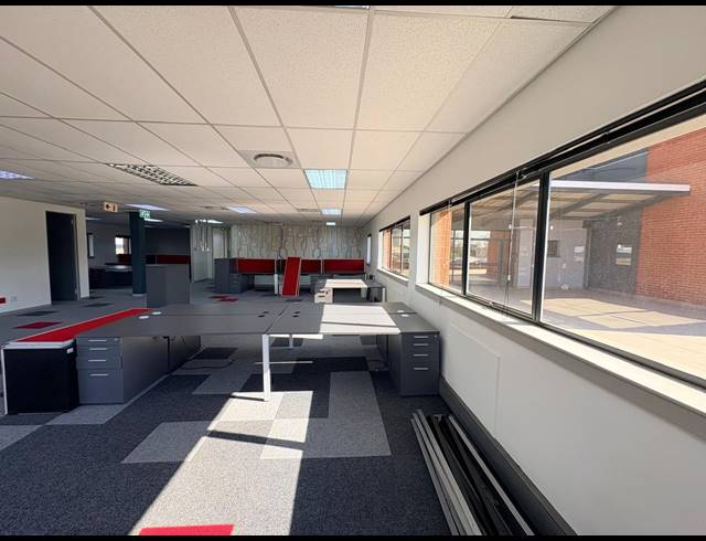 354M² OFFICE TO LET IN MIDRIDGE PARK